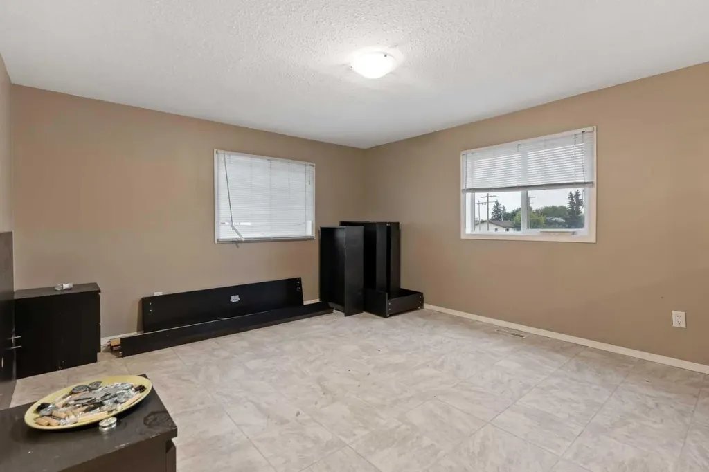 2 Railway Avenue N Hay Lakes AB T0B 1W0