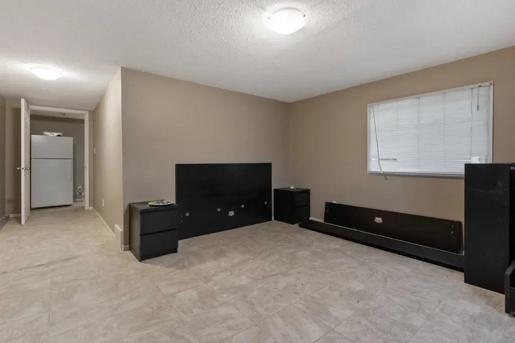 2 Railway Avenue N Hay Lakes AB T0B 1W0