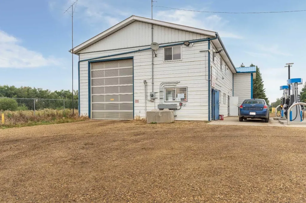 2 Railway Avenue N Hay Lakes AB T0B 1W0