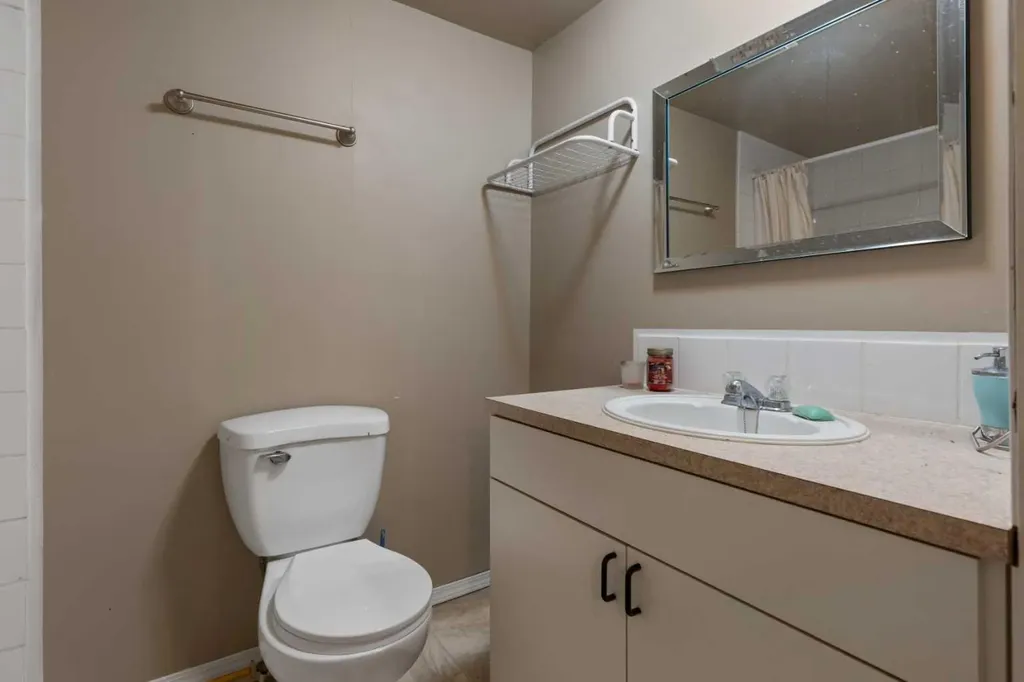 2 Railway Avenue N Hay Lakes AB T0B 1W0