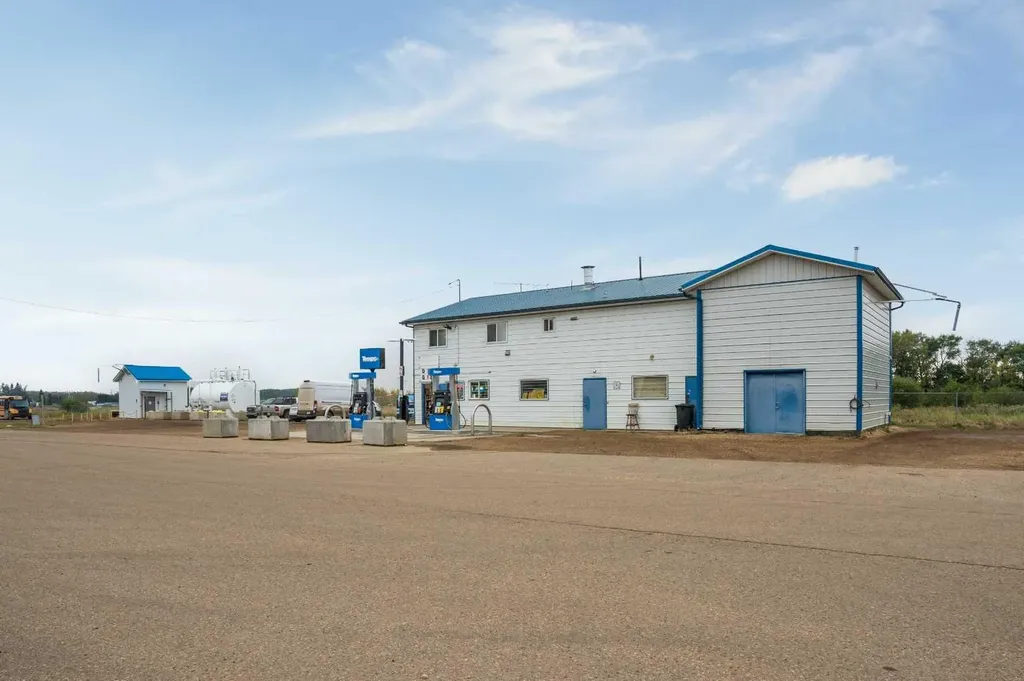 2 Railway Avenue N Hay Lakes AB T0B 1W0