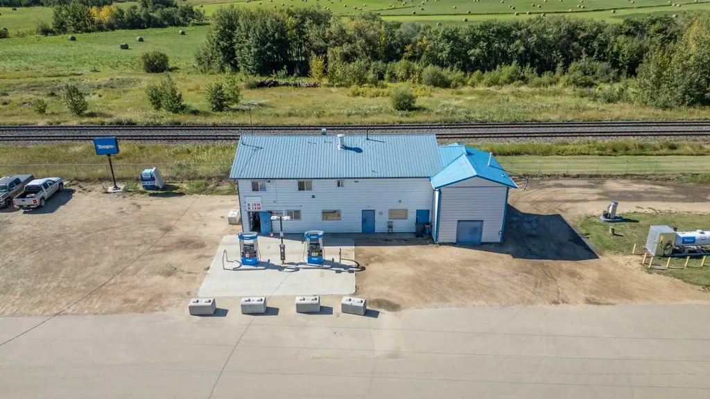 2 Railway Avenue N Hay Lakes AB T0B 1W0