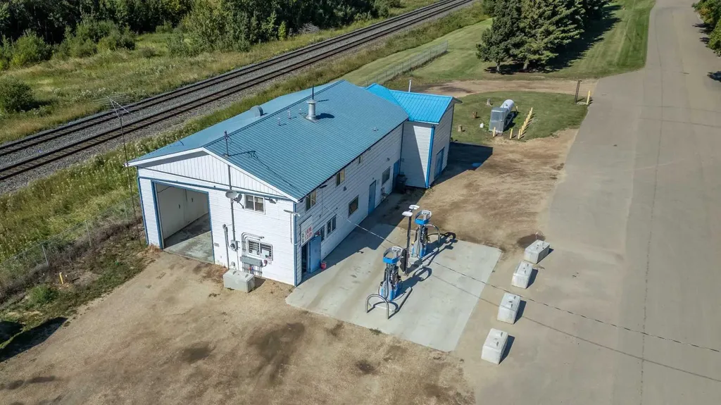2 Railway Avenue N Hay Lakes AB T0B 1W0