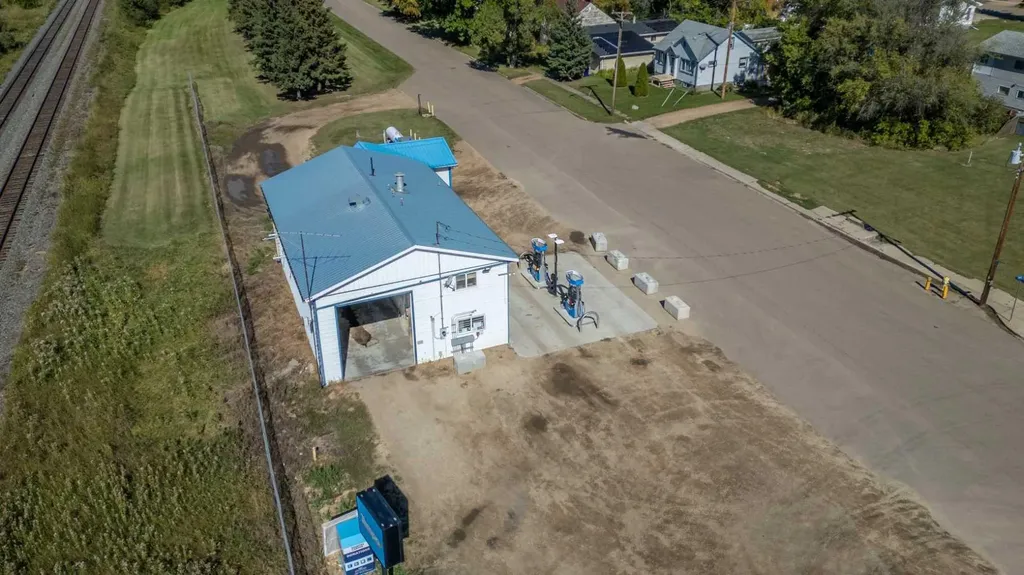 2 Railway Avenue N Hay Lakes AB T0B 1W0
