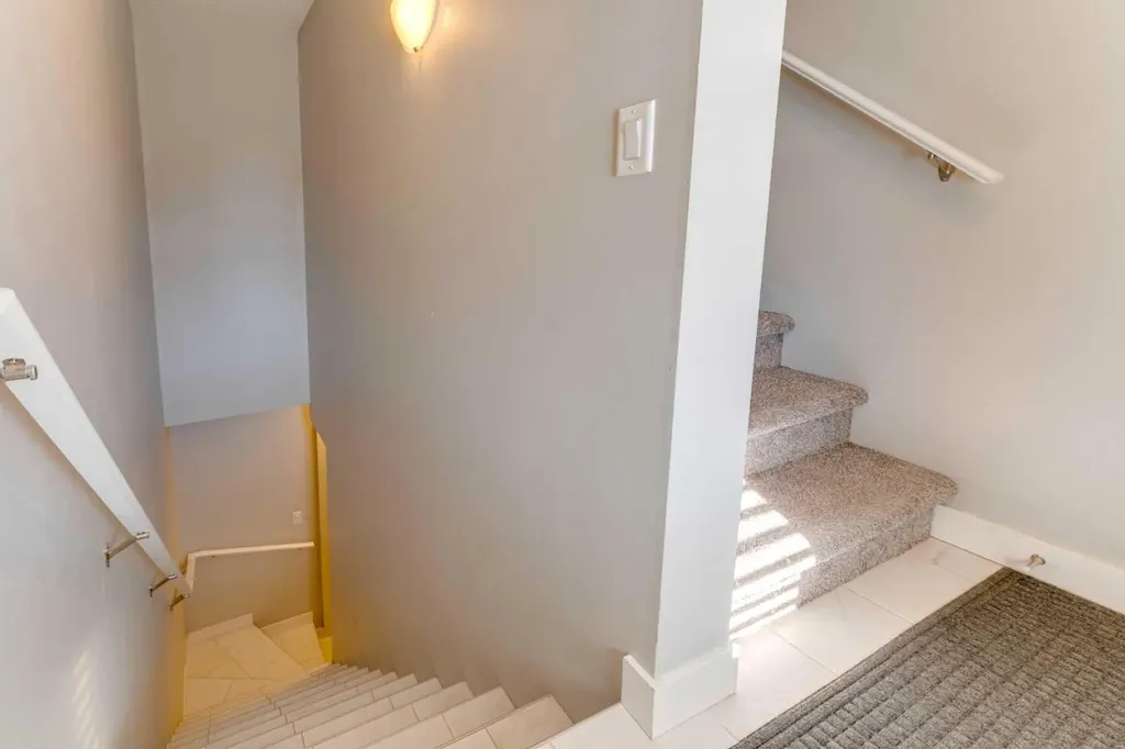 165 Evanscrest Gardens NW Calgary AB T3P 0S1