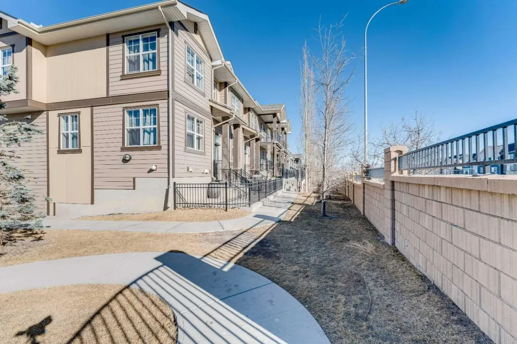 165 Evanscrest Gardens NW Calgary AB T3P 0S1