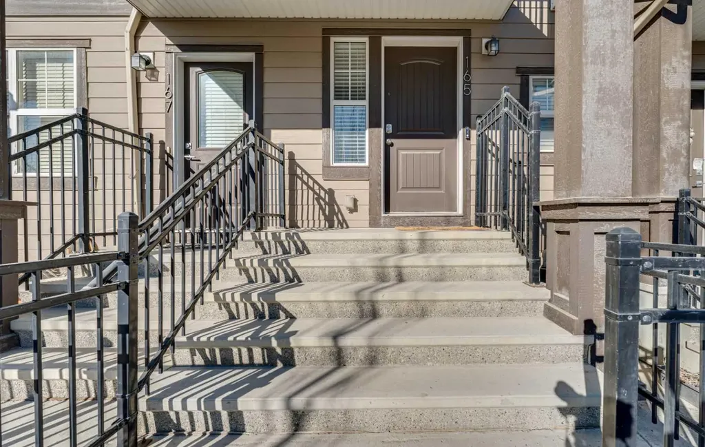 165 Evanscrest Gardens NW Calgary AB T3P 0S1