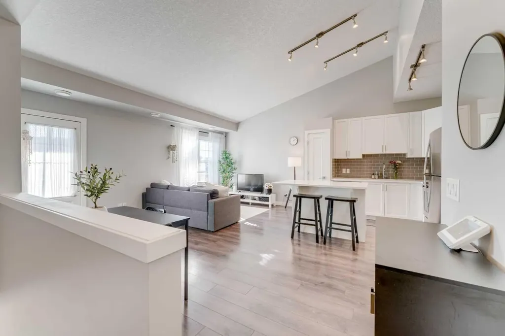 165 Evanscrest Gardens NW Calgary AB T3P 0S1