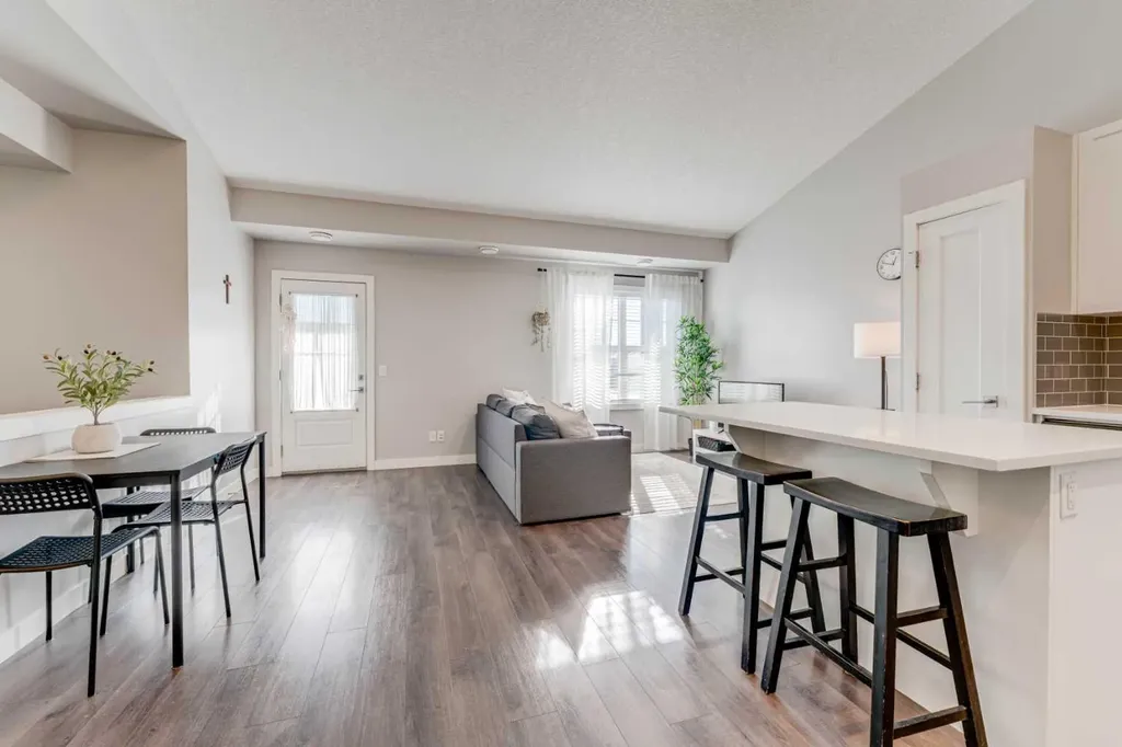165 Evanscrest Gardens NW Calgary AB T3P 0S1
