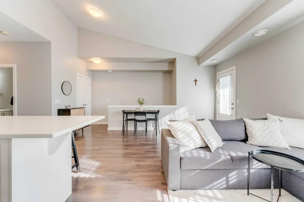 165 Evanscrest Gardens NW Calgary AB T3P 0S1
