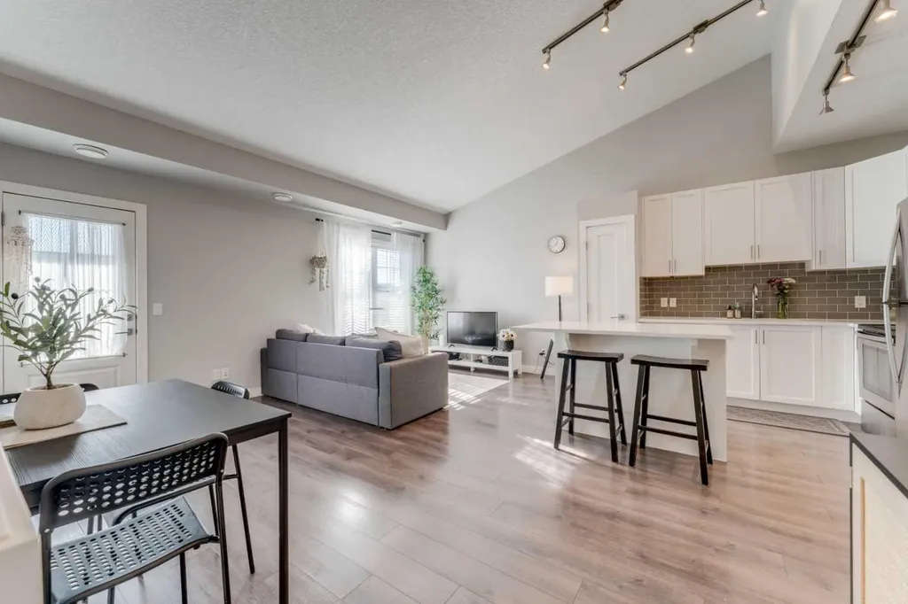 165 Evanscrest Gardens NW Calgary AB T3P 0S1