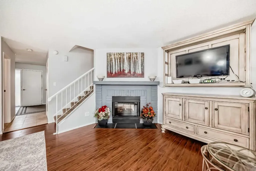 7172 Coach Hill Road SW Calgary AB T3H 1C8
