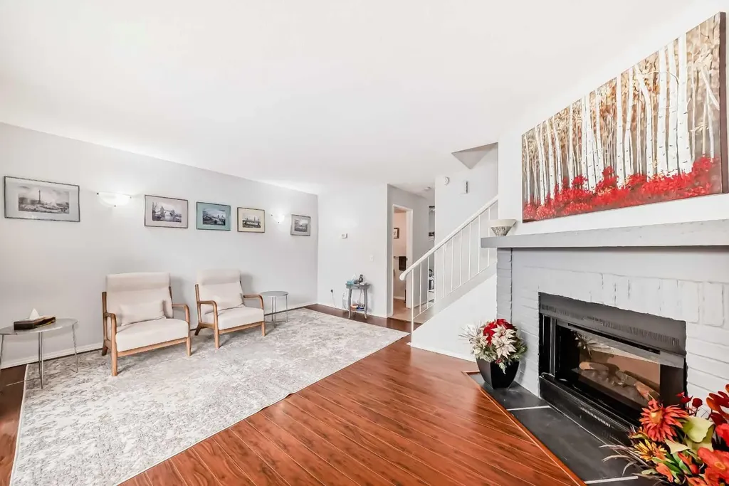 7172 Coach Hill Road SW Calgary AB T3H 1C8