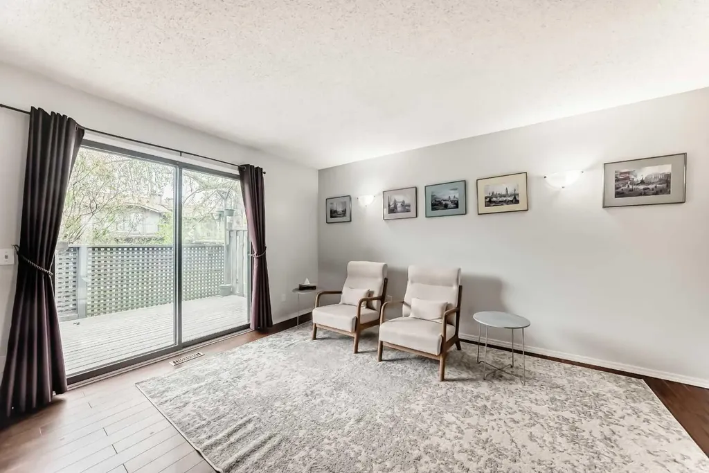 7172 Coach Hill Road SW Calgary AB T3H 1C8