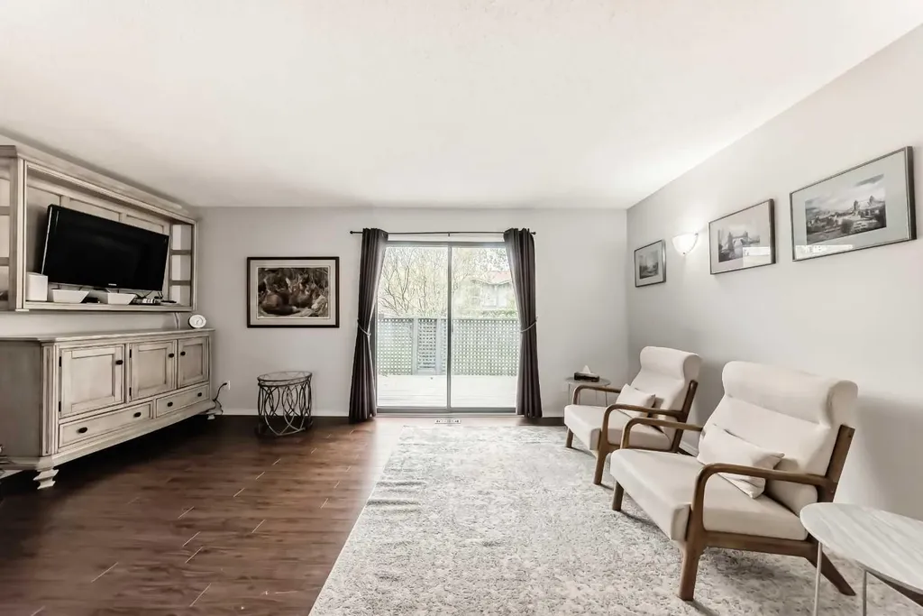 7172 Coach Hill Road SW Calgary AB T3H 1C8