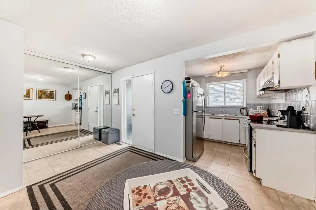 7172 Coach Hill Road SW Calgary AB T3H 1C8