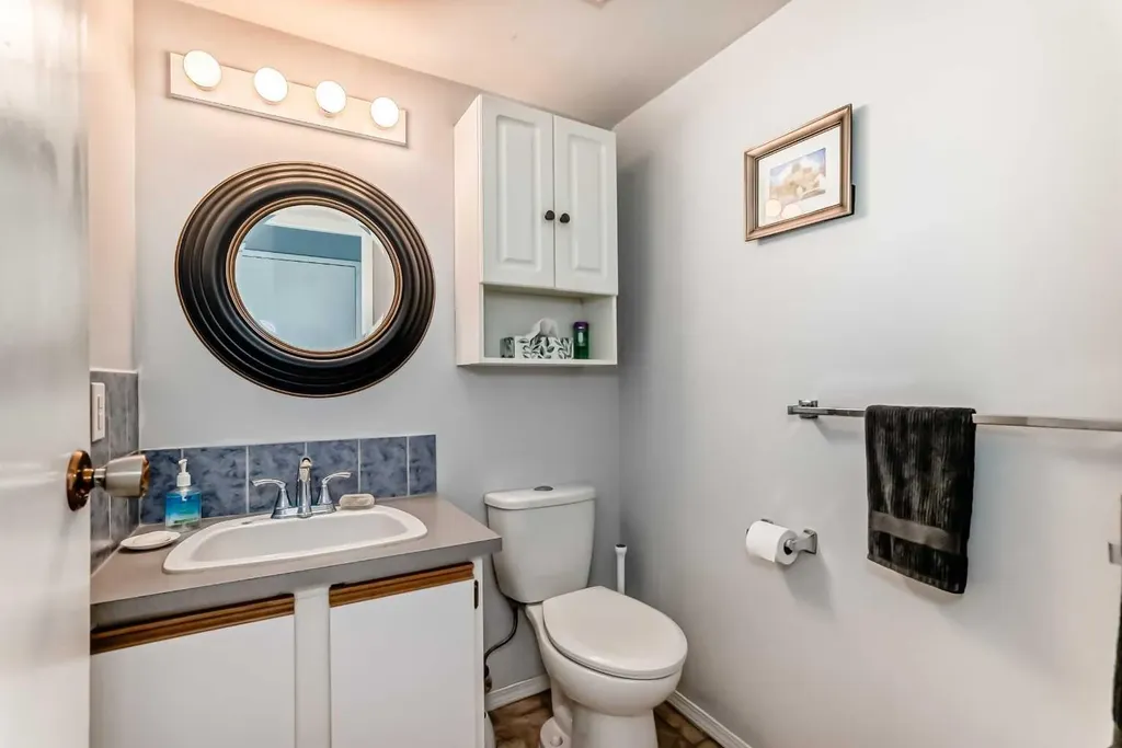 7172 Coach Hill Road SW Calgary AB T3H 1C8