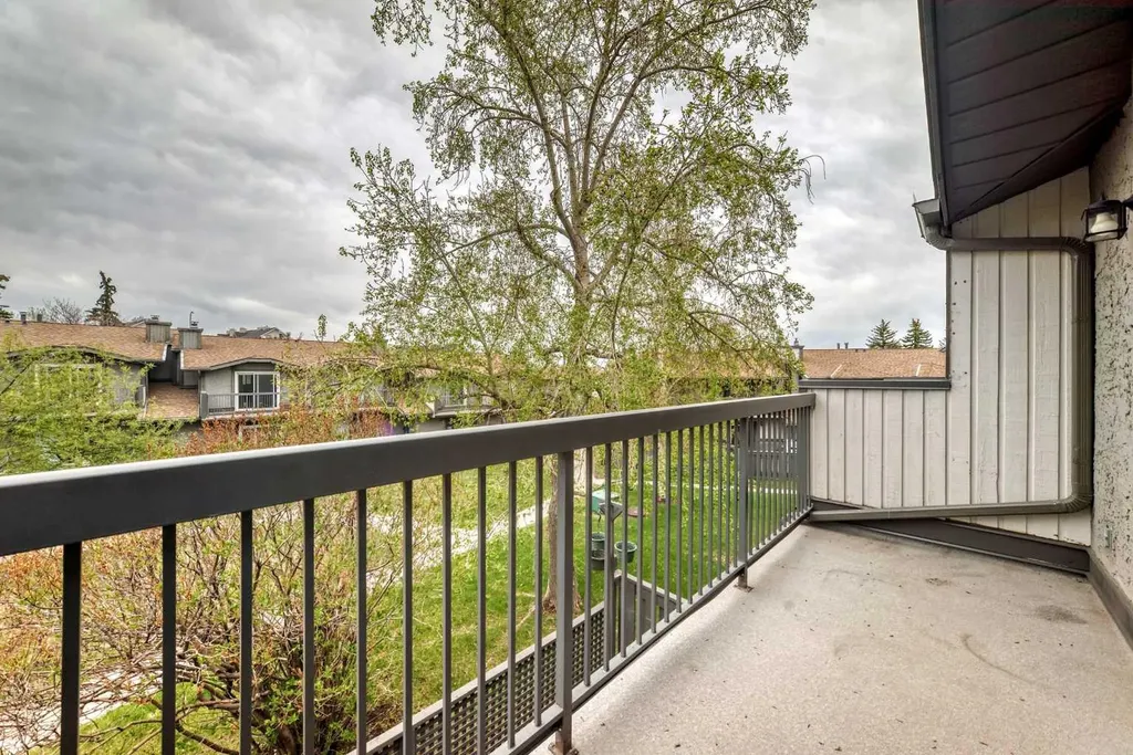 7172 Coach Hill Road SW Calgary AB T3H 1C8