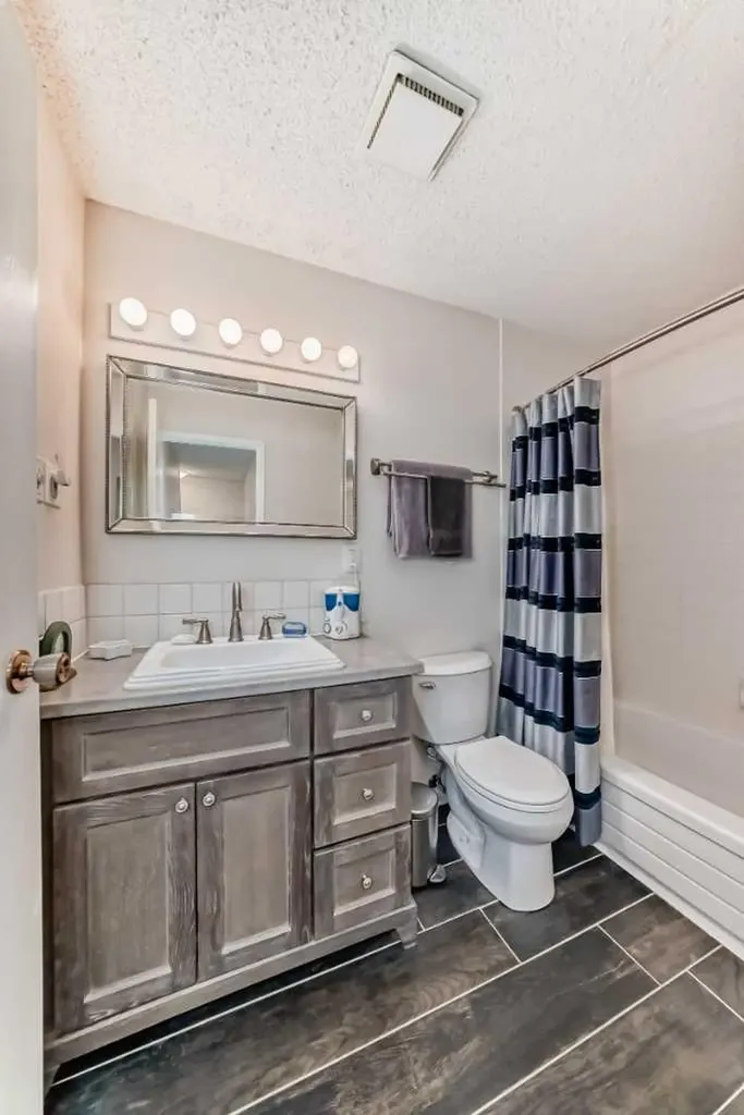 7172 Coach Hill Road SW Calgary AB T3H 1C8