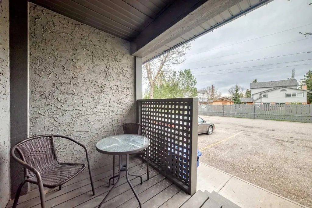 7172 Coach Hill Road SW Calgary AB T3H 1C8