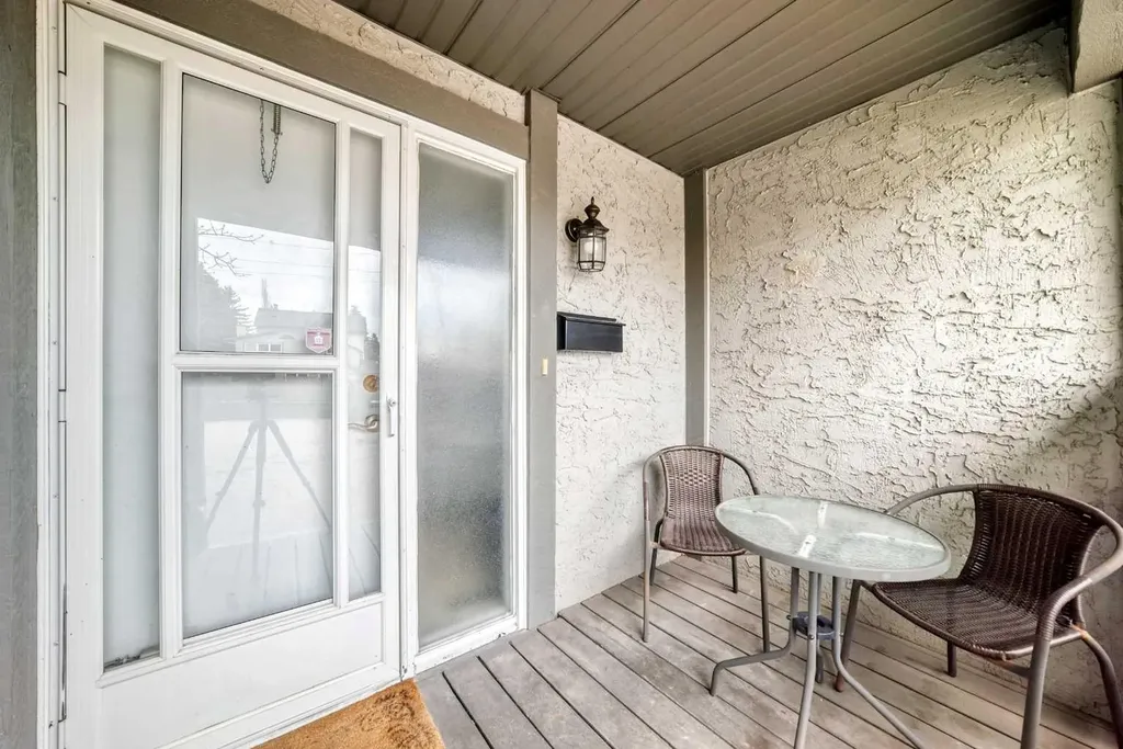 7172 Coach Hill Road SW Calgary AB T3H 1C8