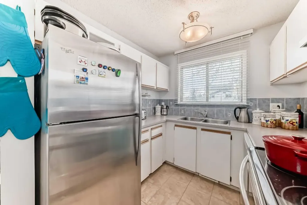 7172 Coach Hill Road SW Calgary AB T3H 1C8