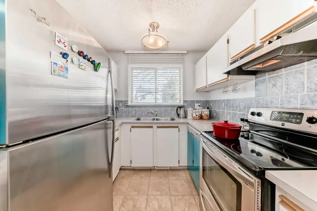 7172 Coach Hill Road SW Calgary AB T3H 1C8