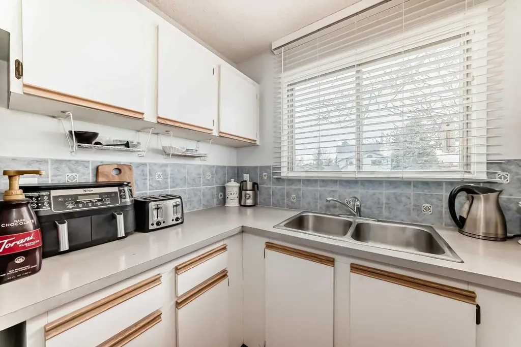 7172 Coach Hill Road SW Calgary AB T3H 1C8
