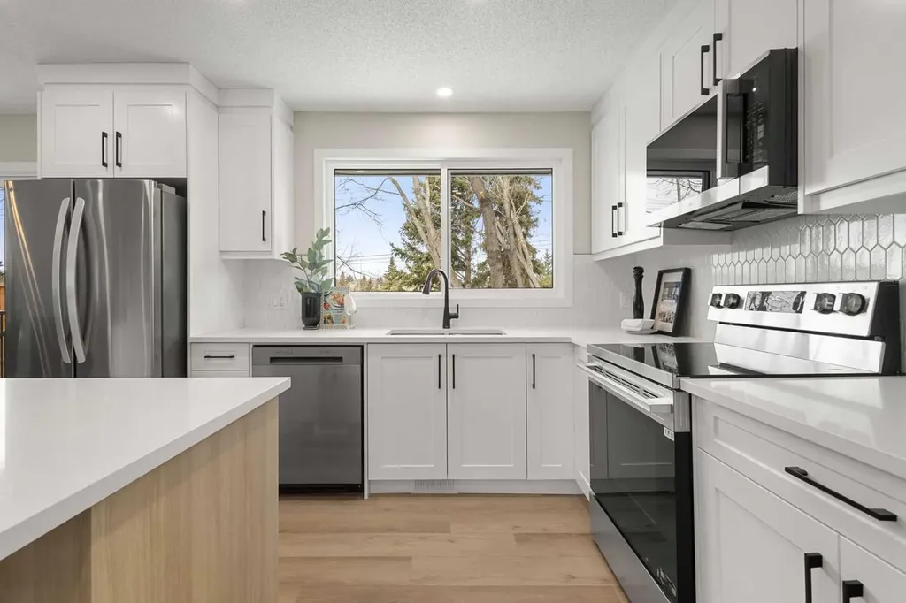 347 Queensland Drive SE Calgary AB T2J 3R6