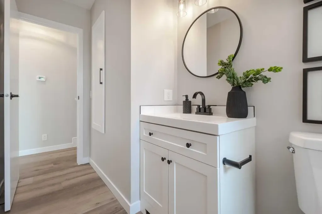 347 Queensland Drive SE Calgary AB T2J 3R6