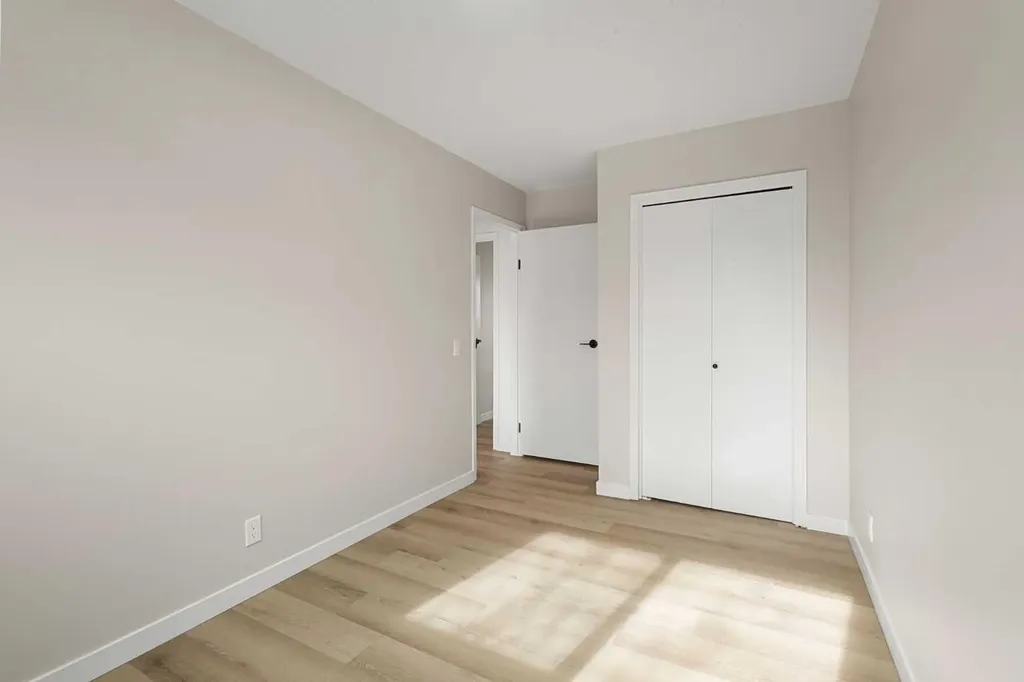 347 Queensland Drive SE Calgary AB T2J 3R6