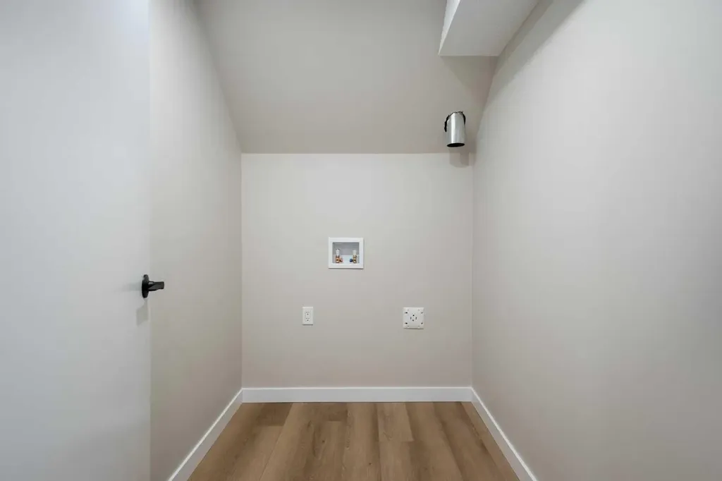 347 Queensland Drive SE Calgary AB T2J 3R6