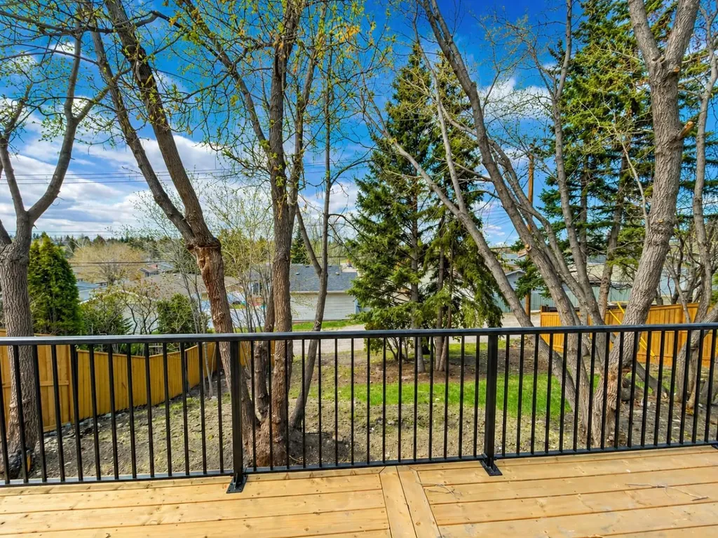 347 Queensland Drive SE Calgary AB T2J 3R6