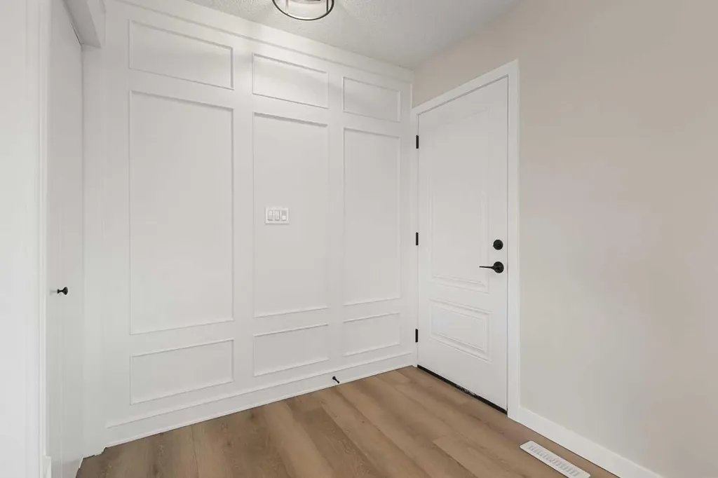 347 Queensland Drive SE Calgary AB T2J 3R6