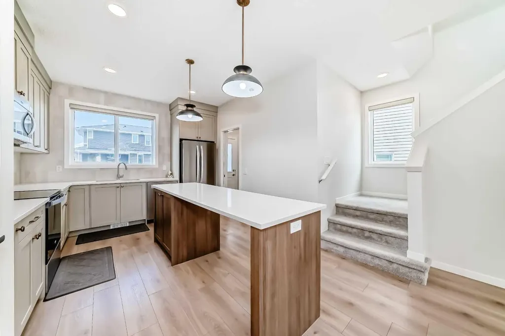 66 Sage Hill Lane NW Calgary AB T3R 2B3
