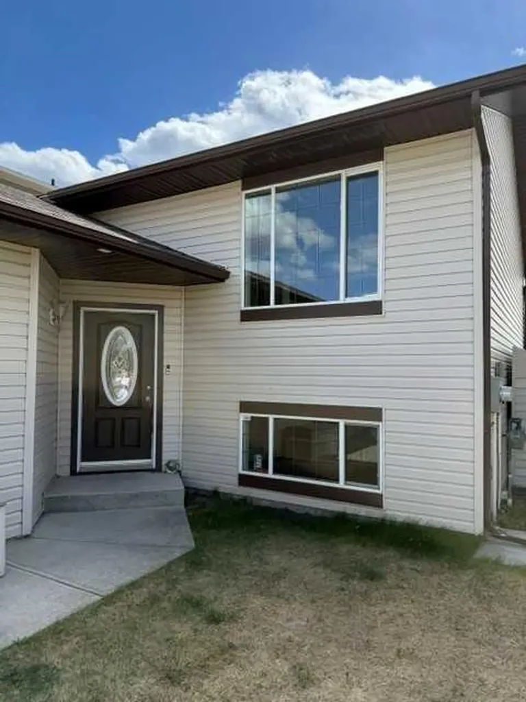 11437 69 Avenue Grande Prairie AB T8W 0E5