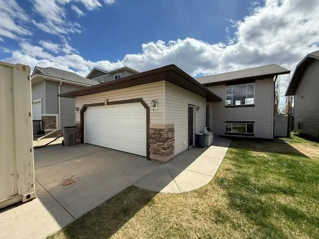 11437 69 Avenue Grande Prairie AB T8W 0E5