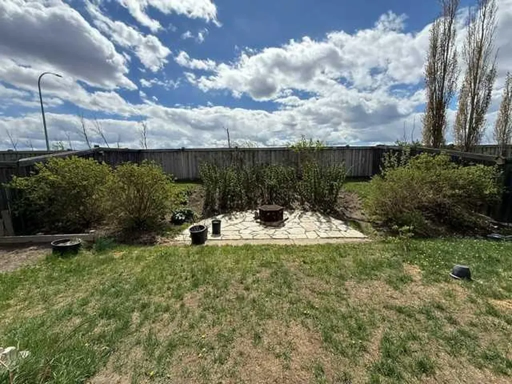 11437 69 Avenue Grande Prairie AB T8W 0E5
