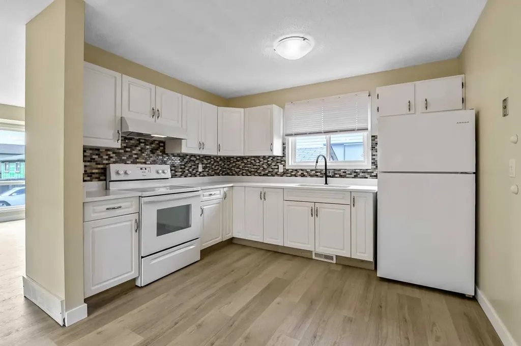 27 Aberdare Crescent NE Calgary AB T2A 6T5