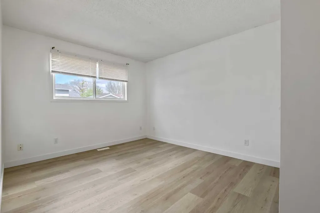27 Aberdare Crescent NE Calgary AB T2A 6T5