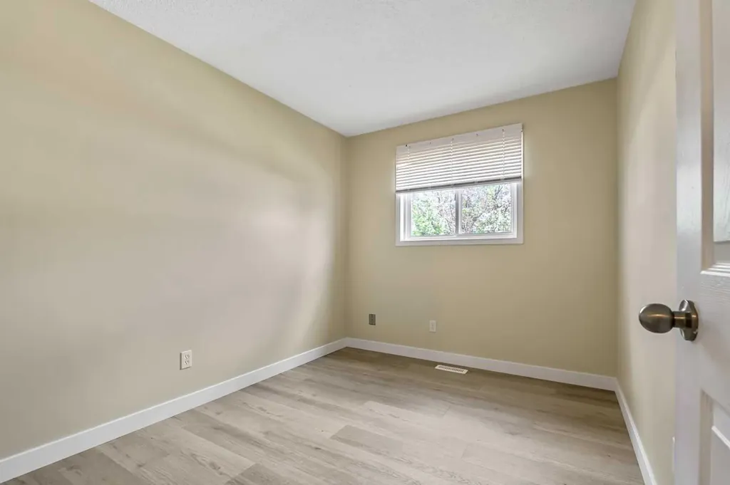 27 Aberdare Crescent NE Calgary AB T2A 6T5