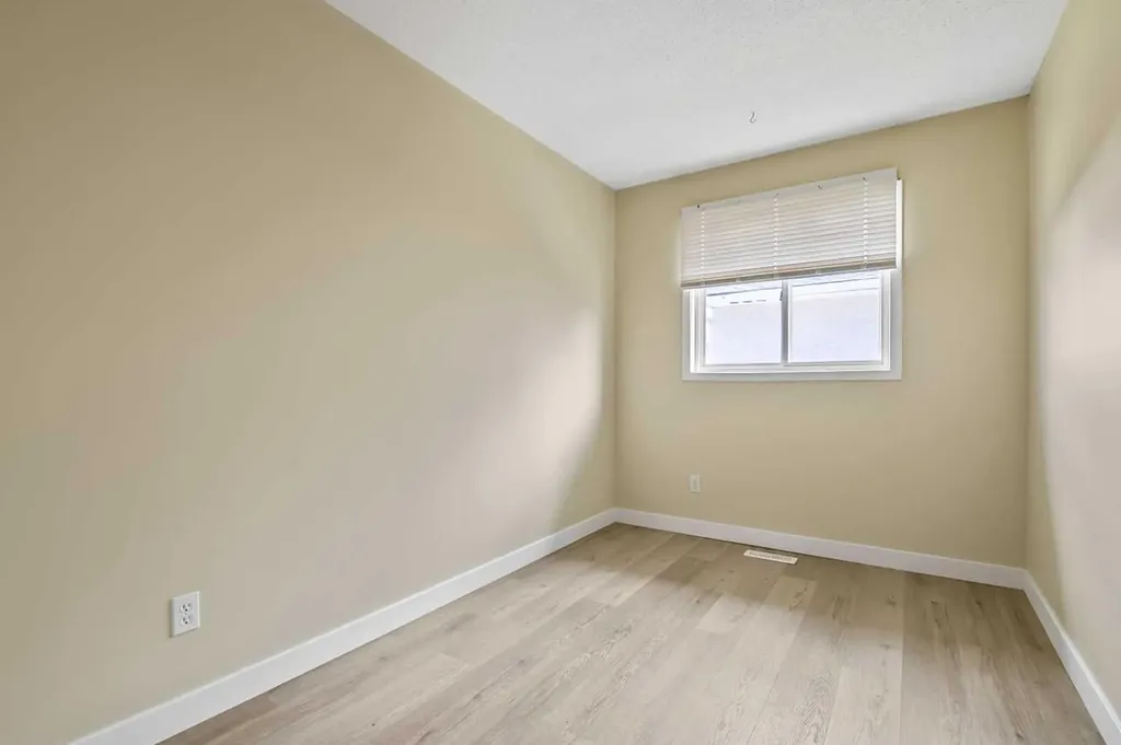 27 Aberdare Crescent NE Calgary AB T2A 6T5
