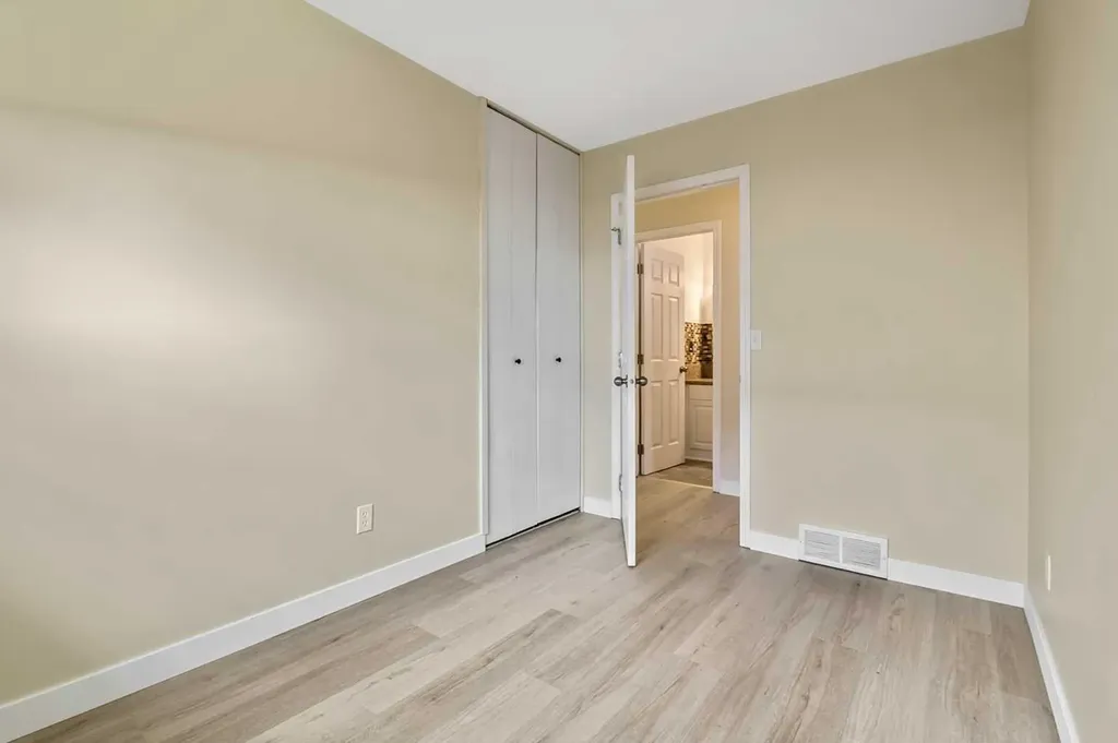27 Aberdare Crescent NE Calgary AB T2A 6T5
