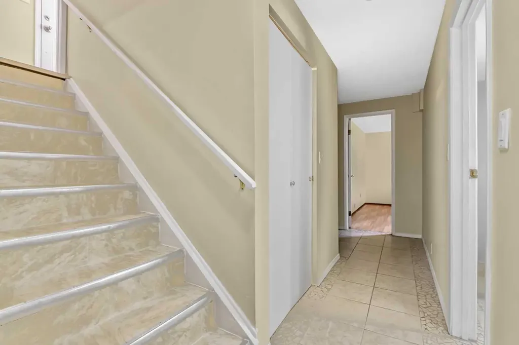 27 Aberdare Crescent NE Calgary AB T2A 6T5