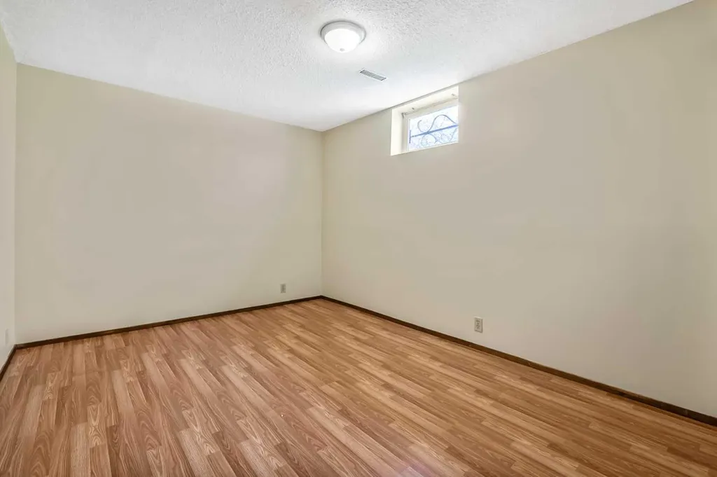 27 Aberdare Crescent NE Calgary AB T2A 6T5