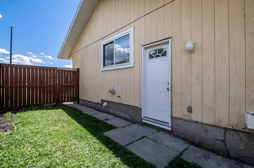 27 Aberdare Crescent NE Calgary AB T2A 6T5