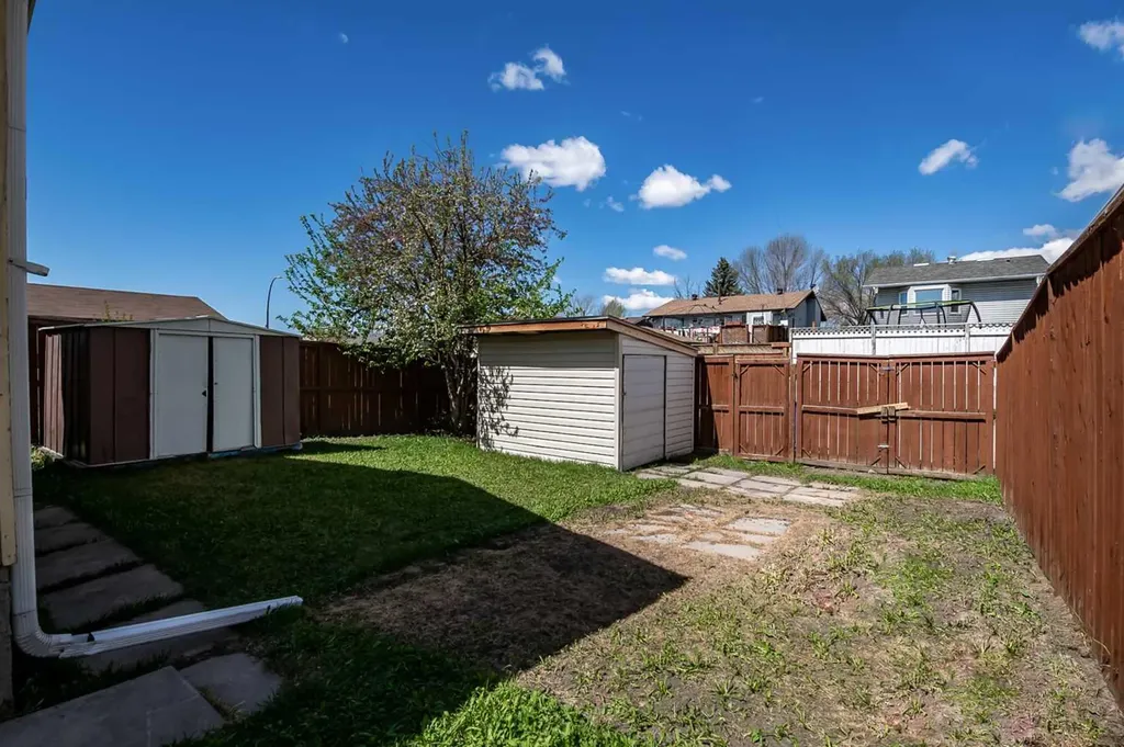 27 Aberdare Crescent NE Calgary AB T2A 6T5