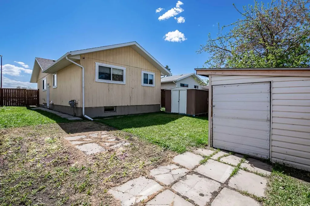 27 Aberdare Crescent NE Calgary AB T2A 6T5