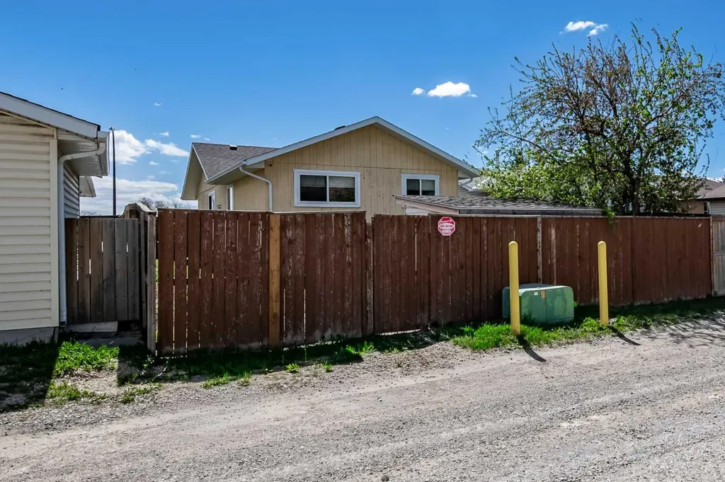 27 Aberdare Crescent NE Calgary AB T2A 6T5