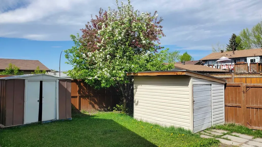 27 Aberdare Crescent NE Calgary AB T2A 6T5